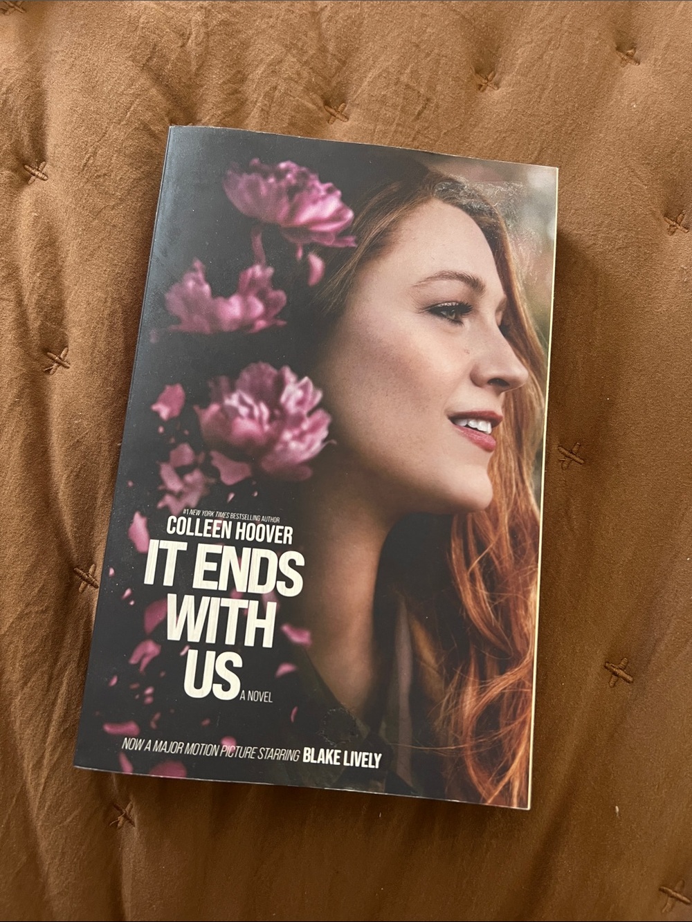 It Ends With Us - Paperback (Pink Floral Cover)